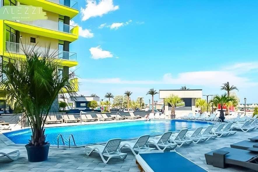 Michael By The Sea - Alezzi Beach Resort Navodari Bagian luar foto
